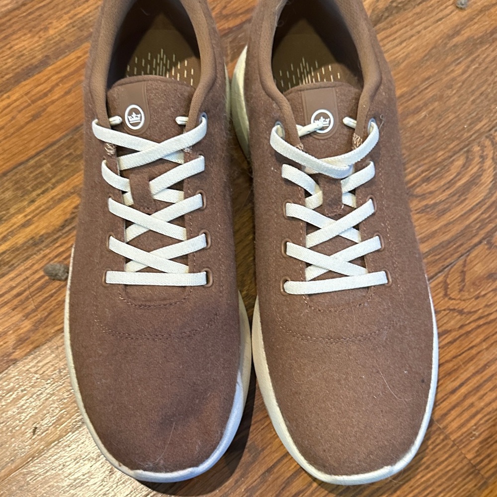 Peter Millar Men's Brown  felt Sneakers.  Size 10.5